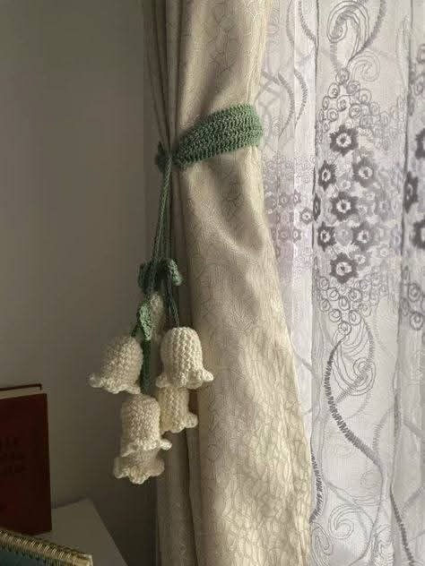 Macrame tulips curtain tie